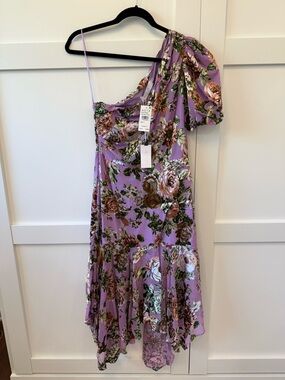 ASTR THE LABEL Santorini One Shoulder Lavender Floral Midi Dress w/ Puff Sleeve